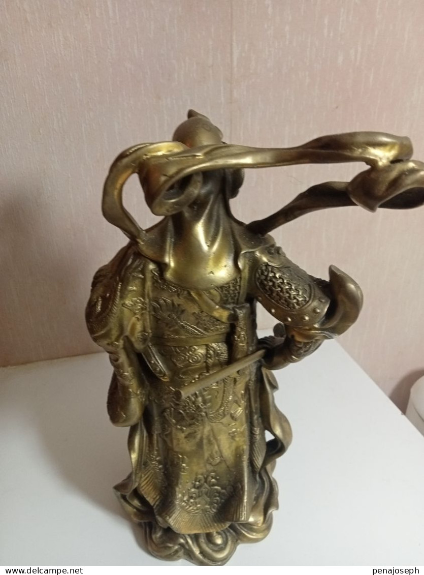 statuette XIXème art asiatique  hauteur 26 cm en bronze