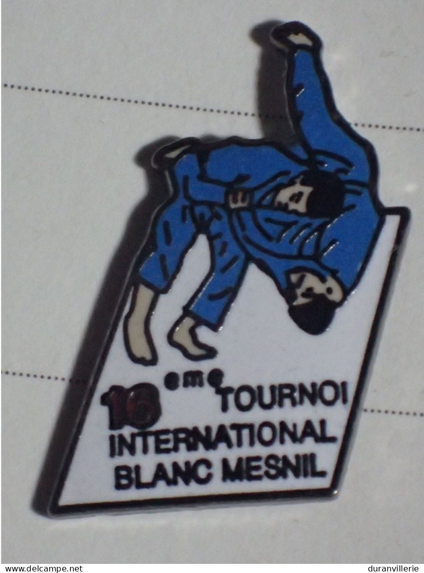 Pin's Sport Judo 16 ème Tournoi International BLANC - MESNIL - Judo