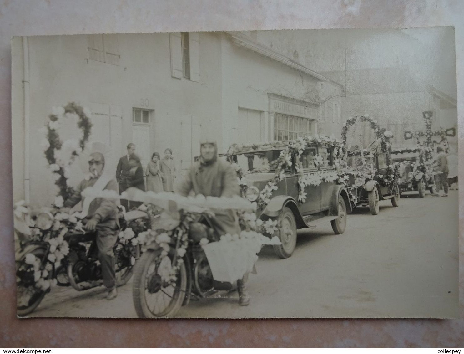 Carte Photo 70 COMBEAUFONTAINE Défilé Du Carnaval 4 Motos Voitures - Très Beau Plan - RARE - Combeaufontaine