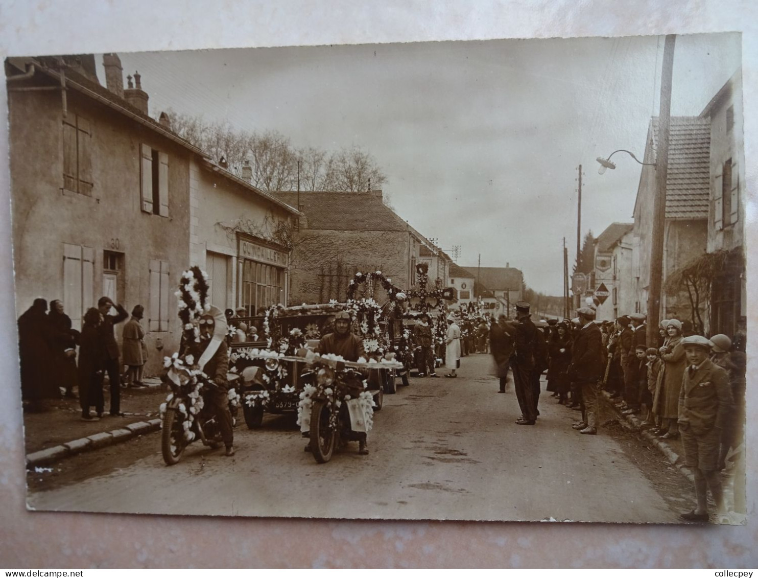 Carte Photo 70 COMBEAUFONTAINE Défilé Du Carnaval 5 Motos Voitures - Très Beau Plan - RARE - Combeaufontaine