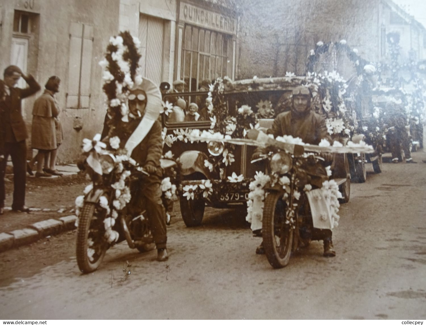 Carte Photo 70 COMBEAUFONTAINE Défilé Du Carnaval 5 Motos Voitures - Très Beau Plan - RARE - Combeaufontaine