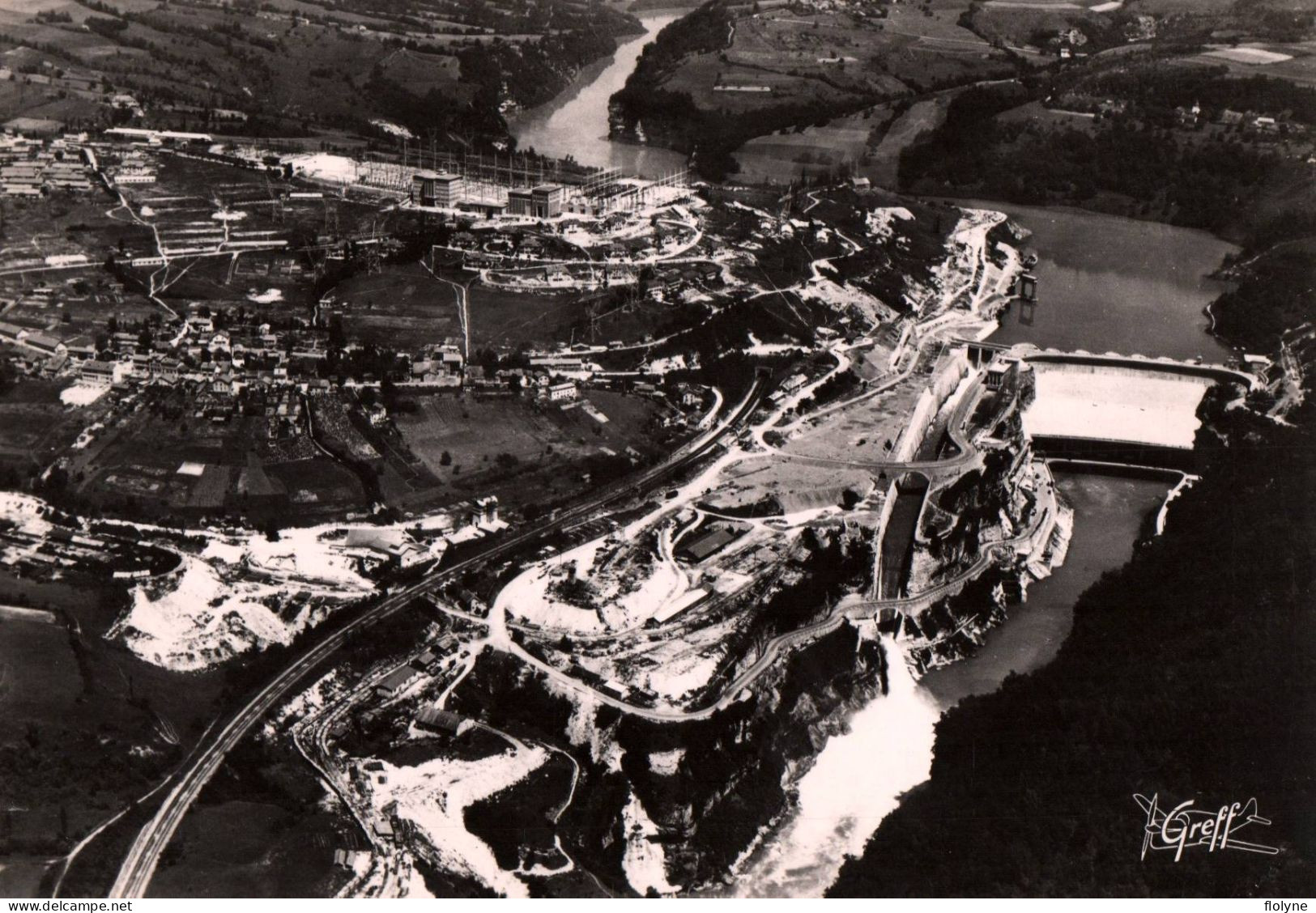 Génissiat - Vue Aérienne Sur Le Barrage Avec Le Saut De Ski - Génissiat