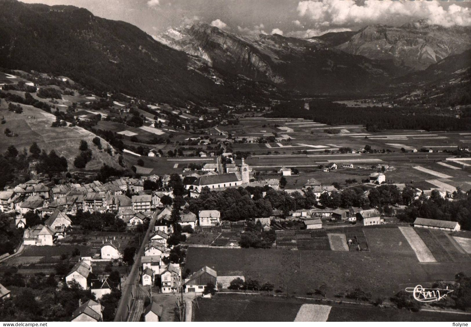 Taninges - Vue Aérienne Sur Le Village - Taninges