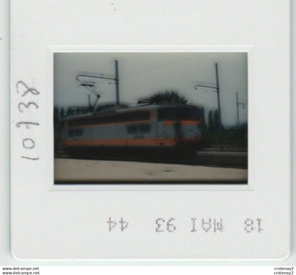 Photo Diapo Diapositive Slide Train Locomotive Electrique SNCF BB 8543 à VILLENEUVE ST GEORGES Le 30/04/1993 VOIR ZOOM - Diapositives