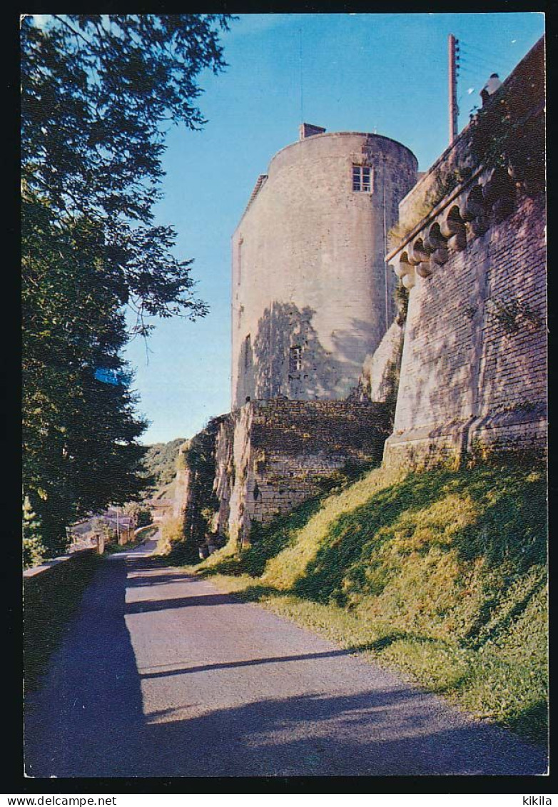 CPM  / CPSM 10.5 X 15 Vienne COUHE-VERAC Le Château Des Seigneurs De Couhé Une Tour (XI°-XII°) Et Une Aile (XVIII°) - Couhe