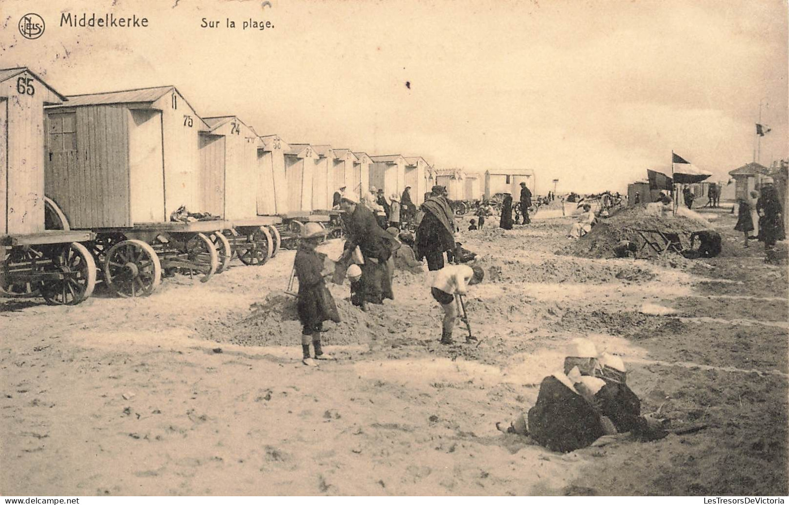 BELGIQUE - Middelkerke - Sur La Plage - Cabines De Plage - Animé - Carte Postale Ancienne - Middelkerke