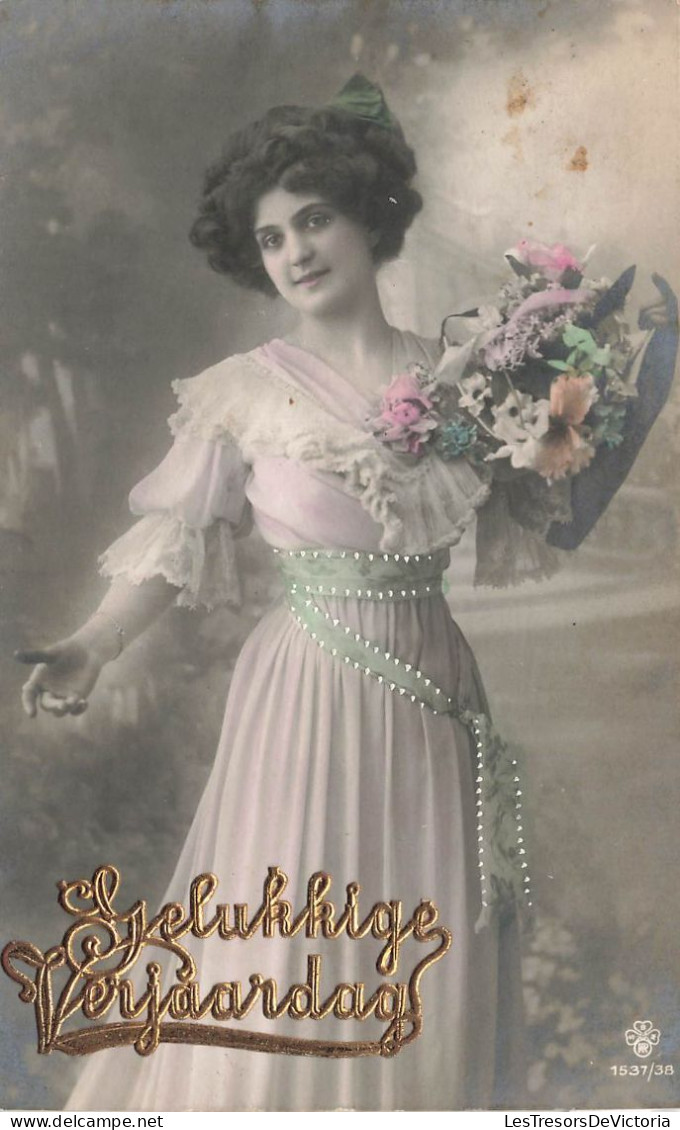 FÊTES ET VOEUX - Nouvel An - Une Fille Tenant Un Grand Bouquet De Fleurs - Colorisé - Carte Postale Ancienne - Nieuwjaar