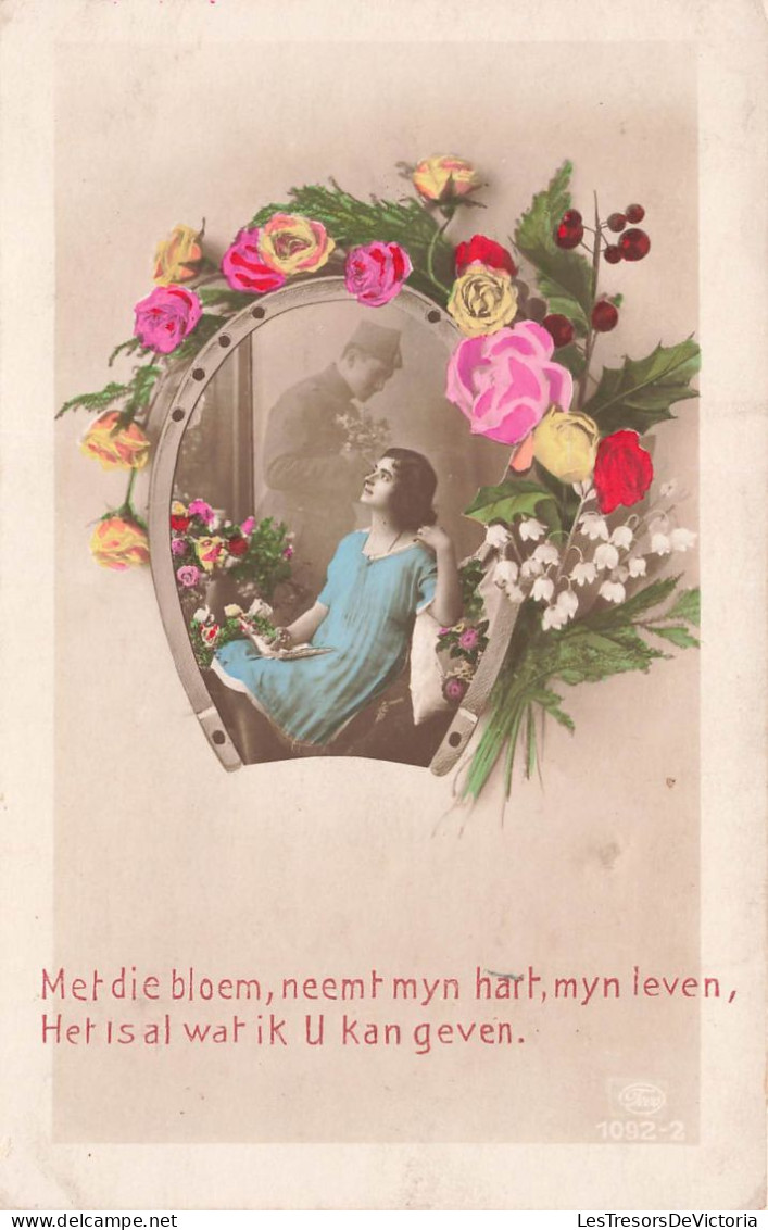 FANTAISIES - Une Femme Pensant à Son Compagne Dans Un Fer à Cheval Orné De Fleurs - Colorisé - Carte Postale Ancienne - Vrouwen
