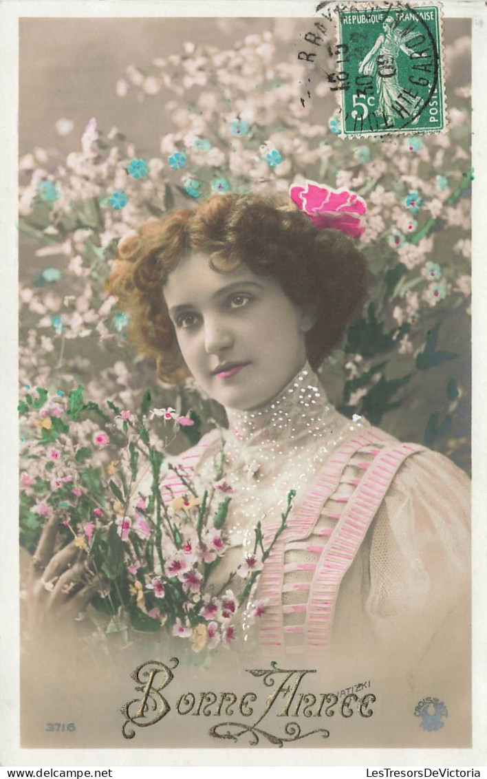 FÊTES ET VOEUX - Nouvel An - Une Fille Tenant Un Bouquet De Fleurs - Carte Postale Ancienne - Nieuwjaar