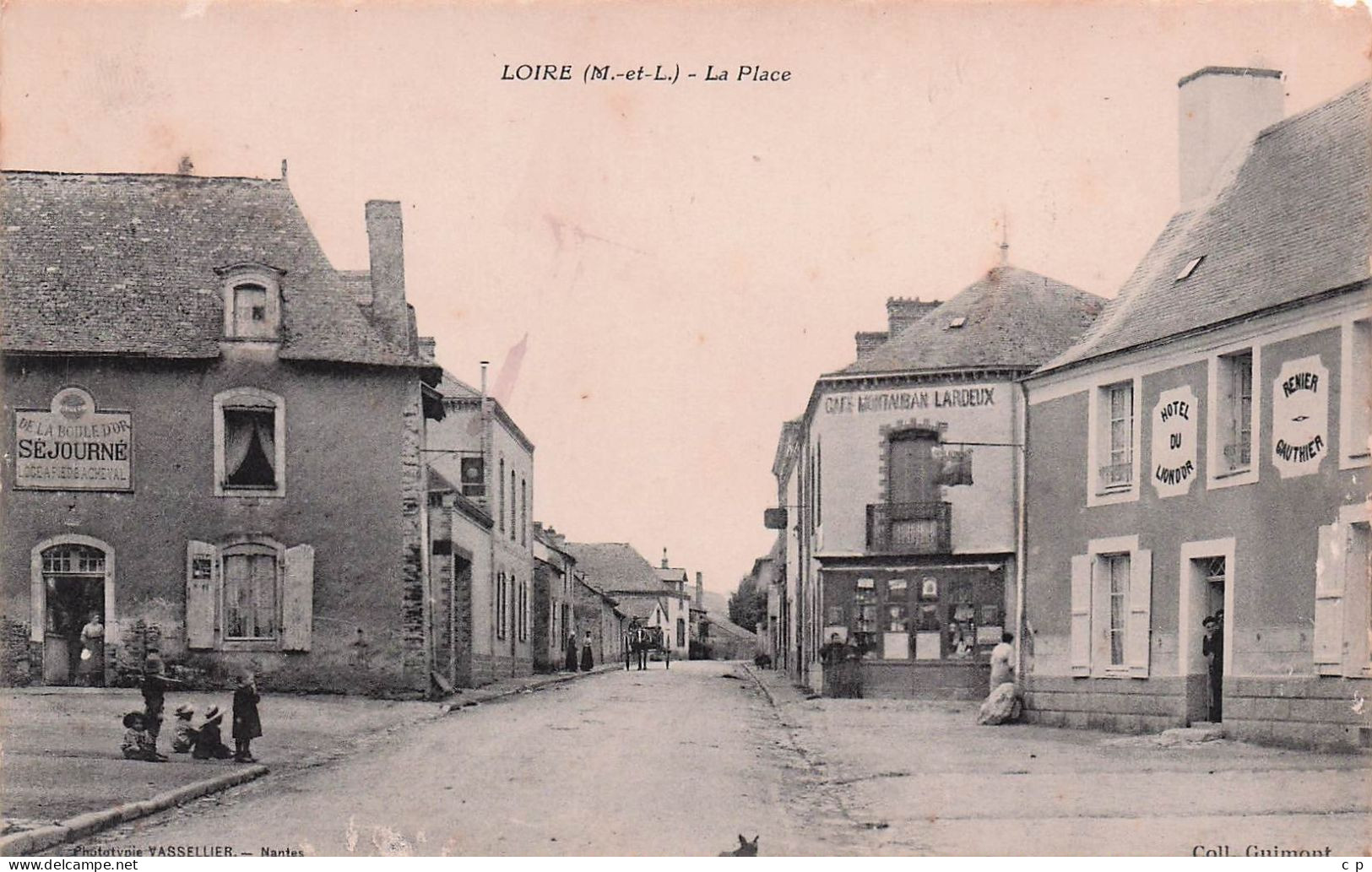 Loire - La Place  - CPA °J - Le Louroux Beconnais