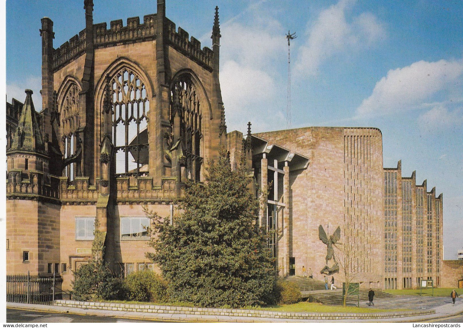 Postcard Coventry Cathedral Old And New East Side My Ref B26264 - Coventry