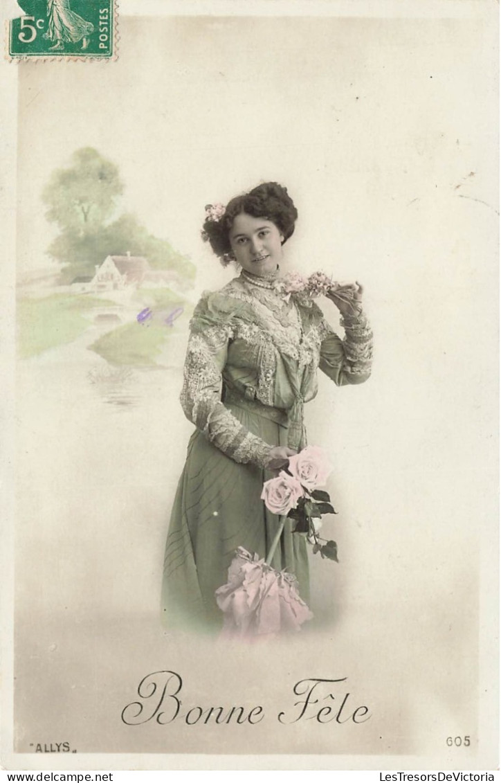 FÊTES- VŒUX - Bonne Fêtes - Femme Tenant Des Roses - Colorisé - Carte Postale Ancienne - Sonstige & Ohne Zuordnung