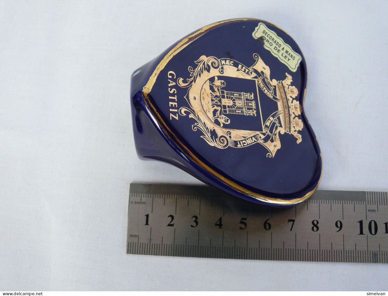 Beautiful Porcelain Heart with Coat of Arms of Vitoria-Gasteiz #2133