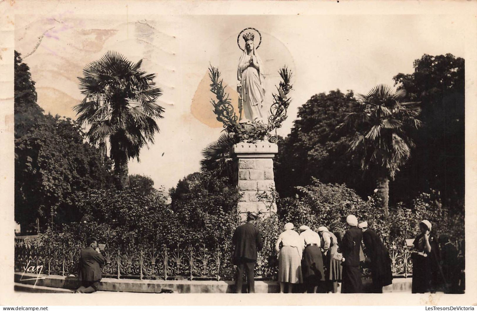 FRANCE - Lourdes - La Vierge Couronnée - Carte Postale Ancienne - Lourdes