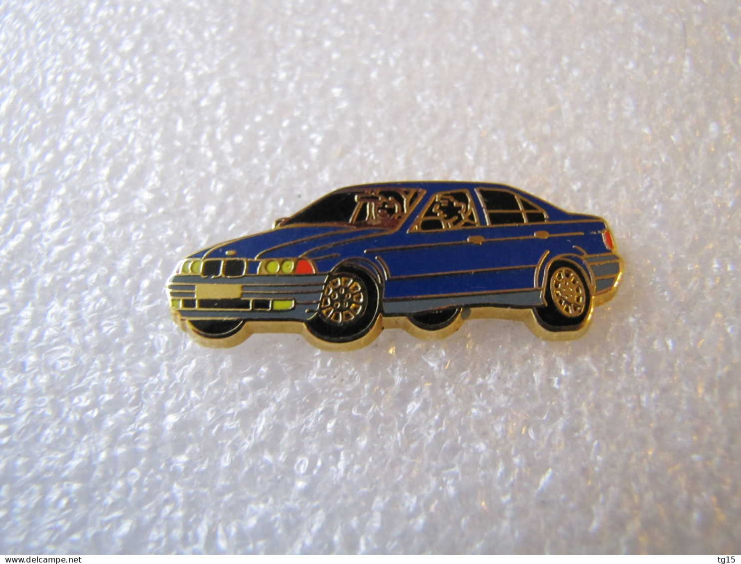 PIN'S     BMW   SERIE 3  E 36     ARTHUS BERTRAND - BMW