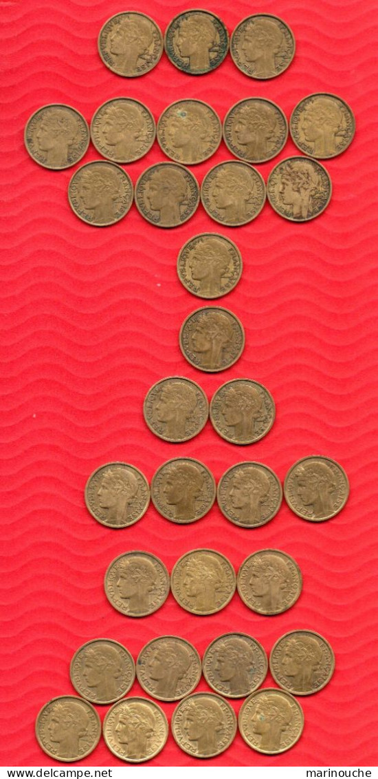 Lot De 31 Pièces De 50 Centimes En Bronze (voir Détails ) - Kilowaar - Munten