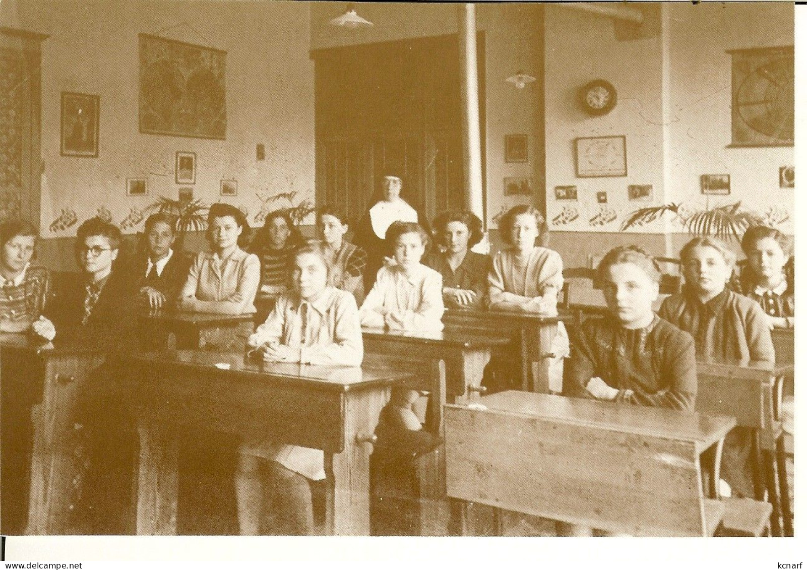 CP De AMPSIN ( Amay ) " Institut Saint-pierre Une Classe De L'école Ménagère Avant 1940 "  RARE - Amay