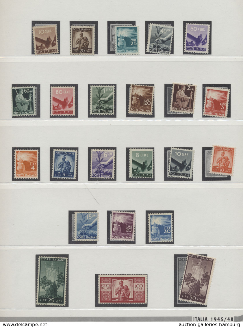 ** Nachlässe: ITALIEN, 1945-1990, Komplette Postfrische Sammlung In Zwei Vordruckal - Vrac (min 1000 Timbres)