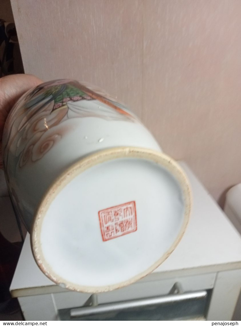 vase ancien en porcelaine  asiatique hauteur 31 cm diamètre 13 cm