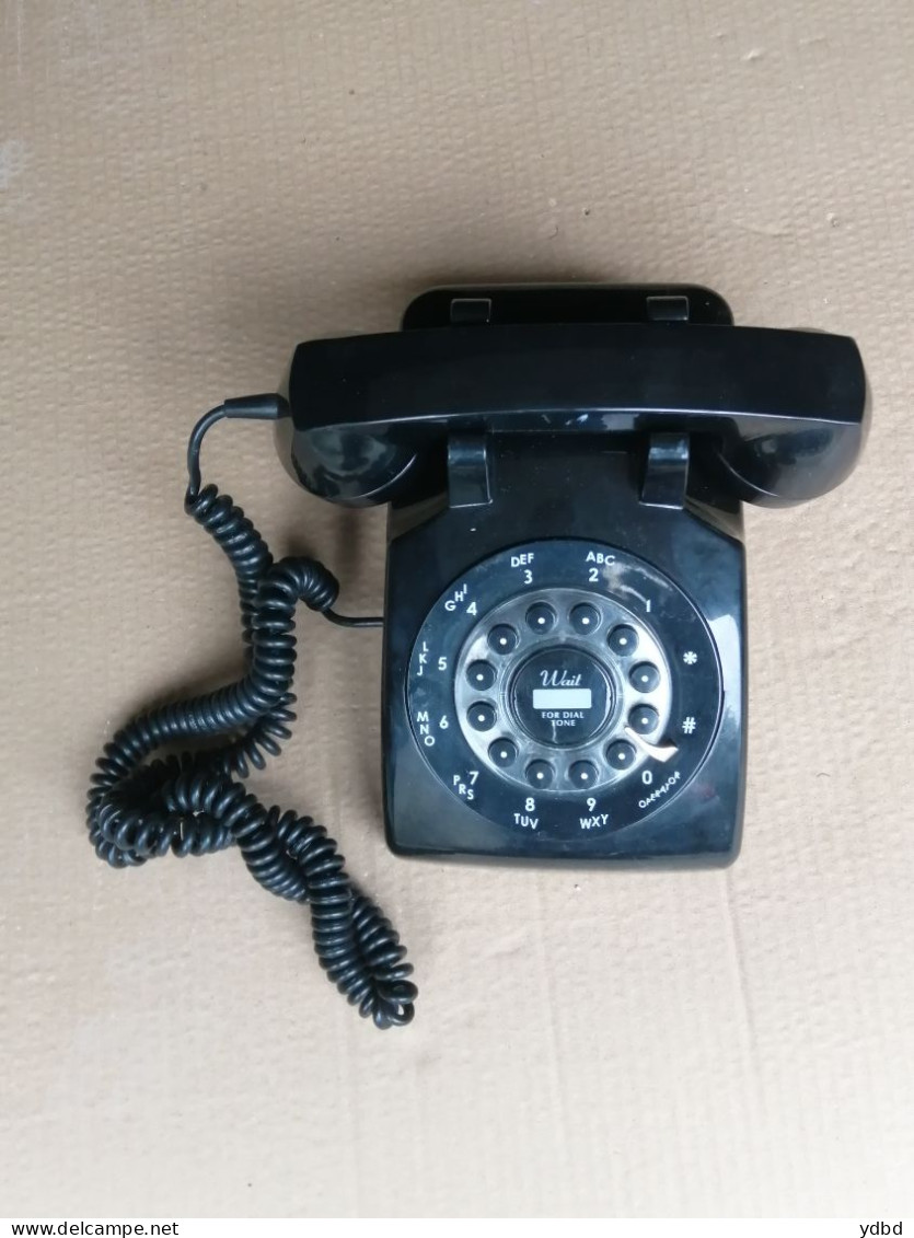 UN ANCIEN TELEPHONE  VINTAGE NOIR - Téléphonie