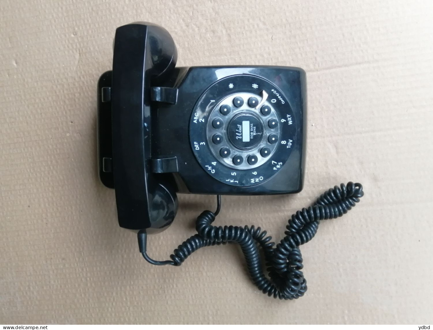 UN ANCIEN TELEPHONE  VINTAGE NOIR - Téléphonie