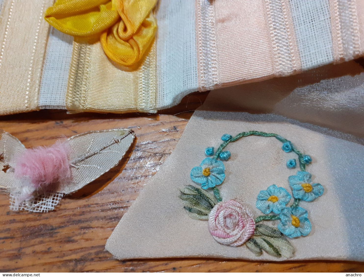 FLEURS BRODERIE à La Main échantillonage  1928 - Spitzen Und Stoffe