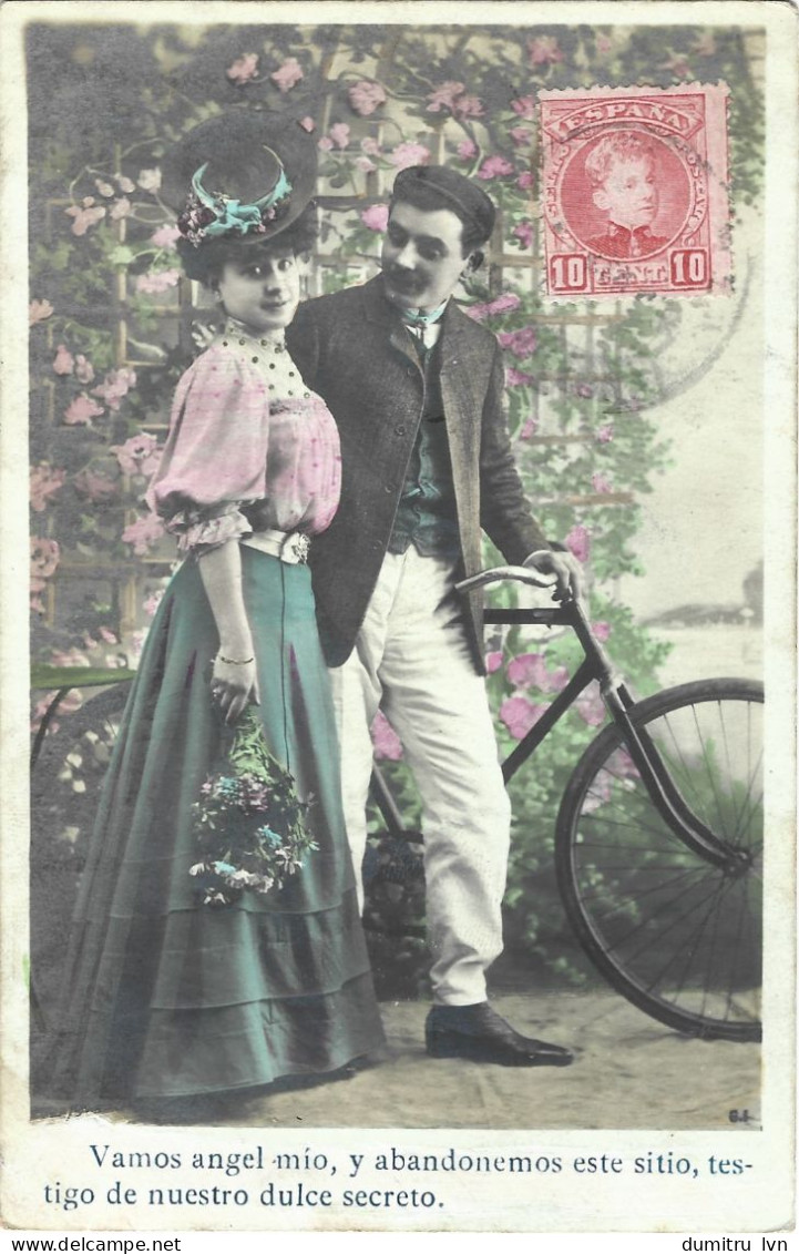 SPAIN PHOTO PORTRAIT OF ELEGANTLY DRESSED MAN AND WOMAN WITH BICYCLE - Verzamelingen & Kavels