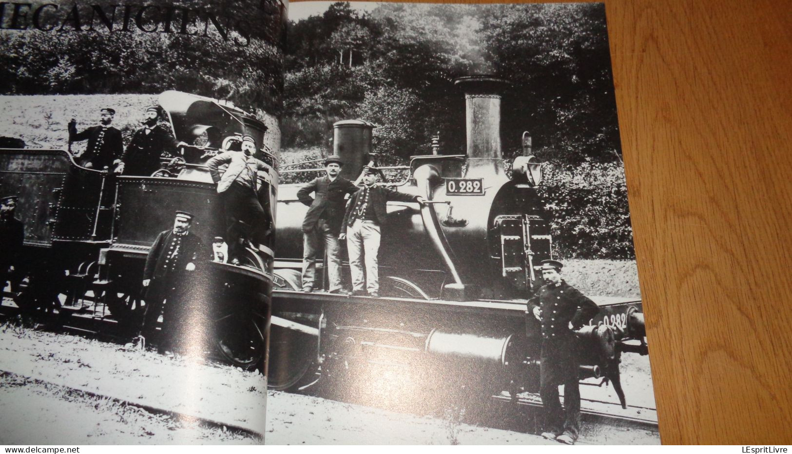 CHEMINOTS Les Archives Chemins De Fer France SNCF Train Locomotive Mécanicien Gare Accident Lampiste Garde Barrière - Railway & Tramway