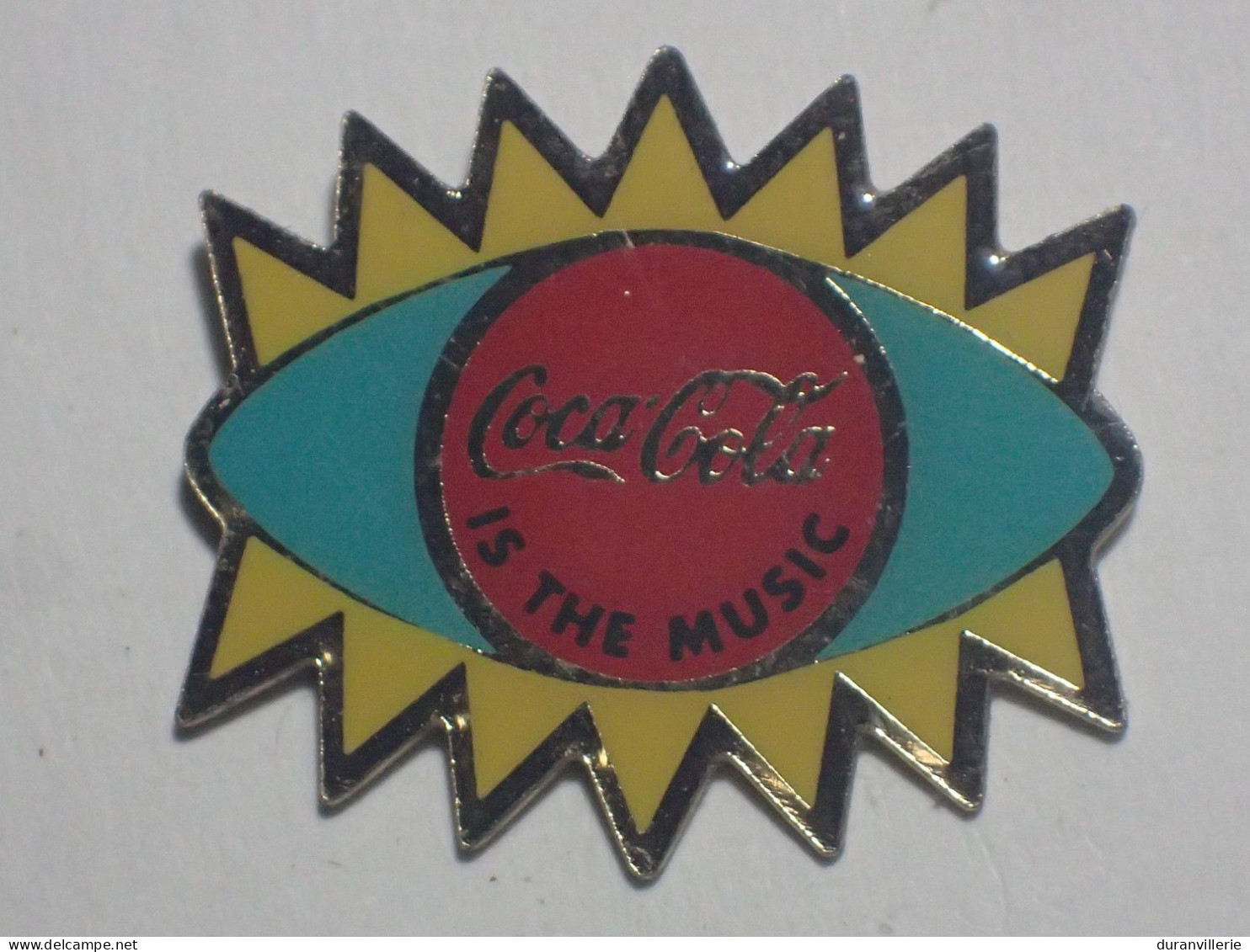 Pin's Coca-Cola Boisson Is The Music Oeil - Coca-Cola