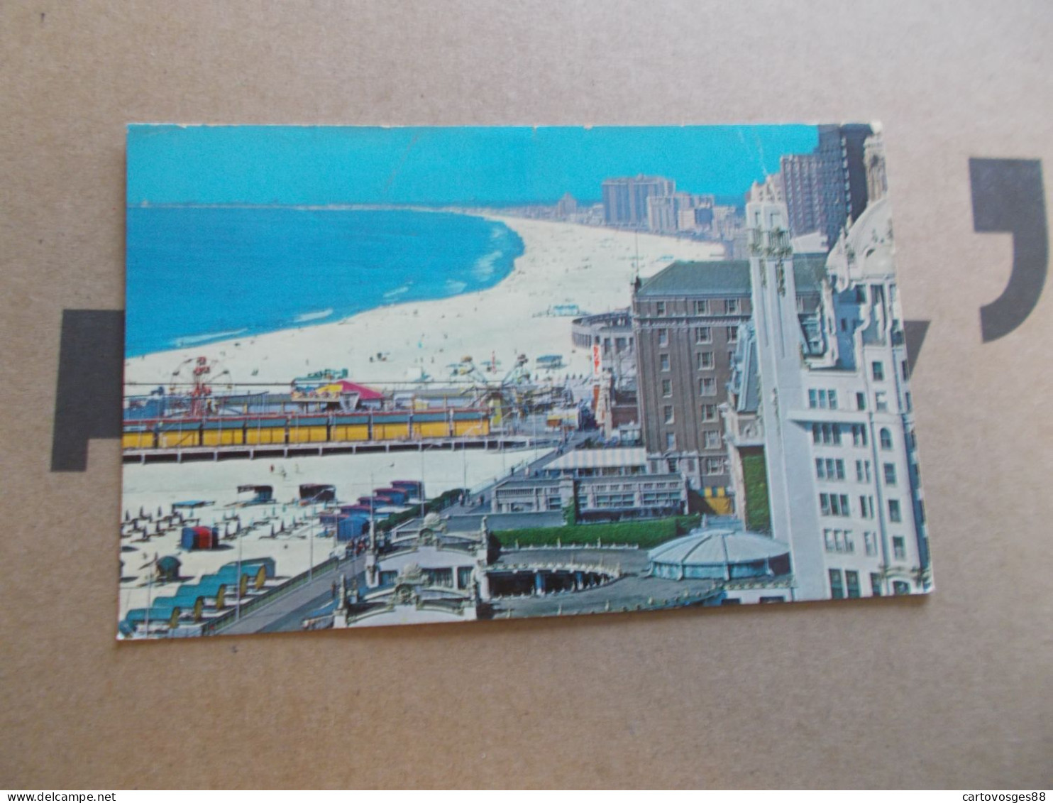 ATLANTIC CITY NEW JERSEY ( USA ETATS UNIS ) BIRDS EYE VIEW OF HOTELS BATHING BEACH OCEAN AND MUSEMENT PIER - Atlantic City