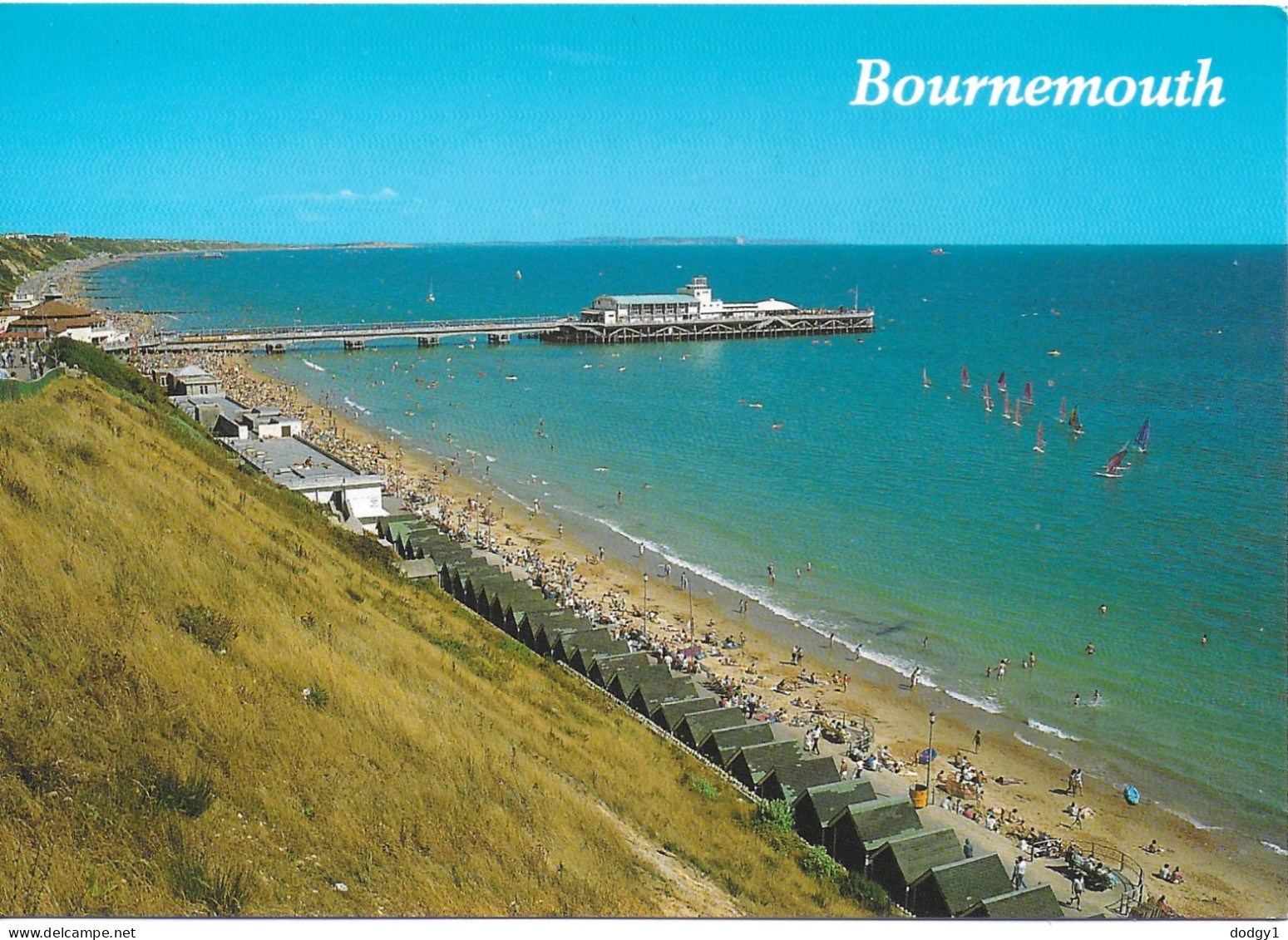 THE BEACH AND PIER, BOURNEMOUTH, DORSET, ENGLAND. UNUSED POSTCARD   Zf8 - Bournemouth (from 1972)