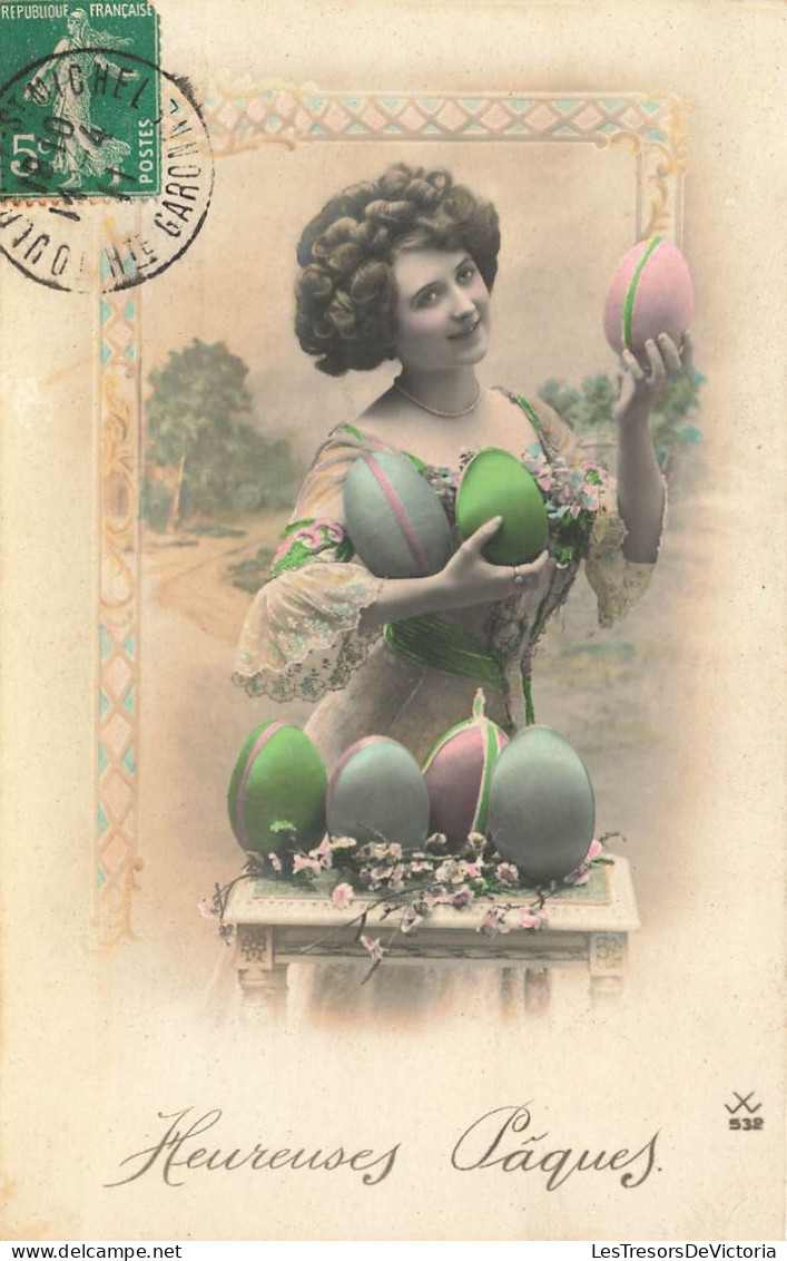 FÊTES ET VOEUX - Pâques - Une Femme Avec De Gros œufs - Colorisé - Carte Postale Ancienne - Pasen