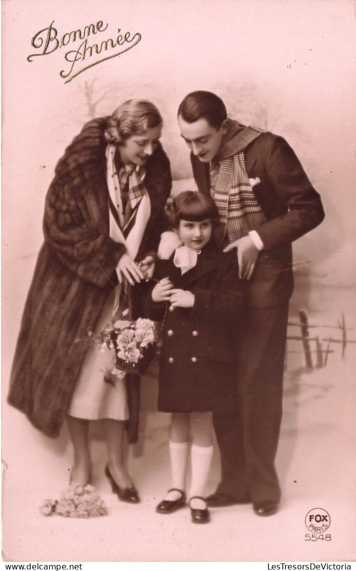 FÊTES ET VOEUX - Nouvel An - Une Petite Fille Entourée De Ses Parents - Colorisé - Carte Postale Ancienne - Nouvel An