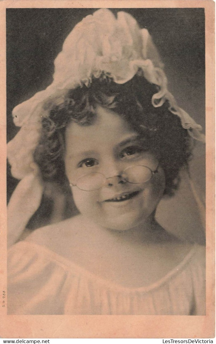 ENFANTS - Petite Fille Portant Une Lunette - Carte Postale Ancienne - Portraits