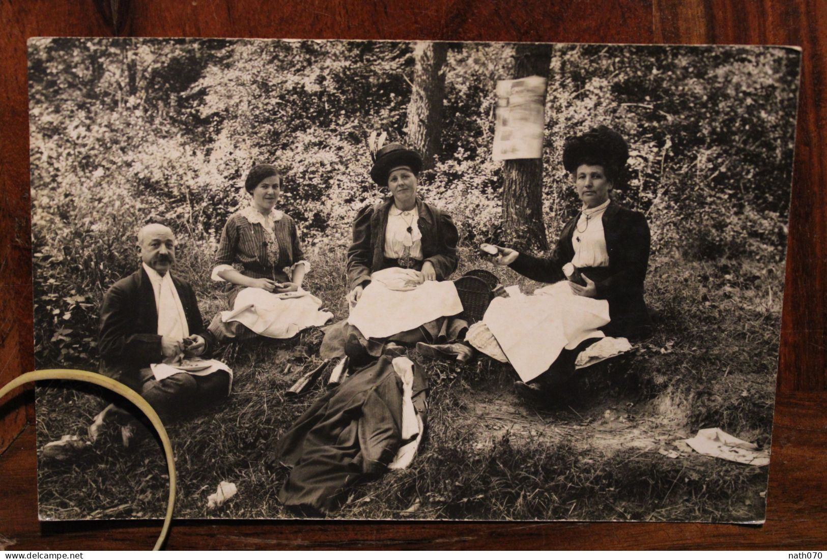 Carte Photo 1910's Famille Pique Nique Campagne Femme élégante CPA Ak Tirage Print Vintage - Mode