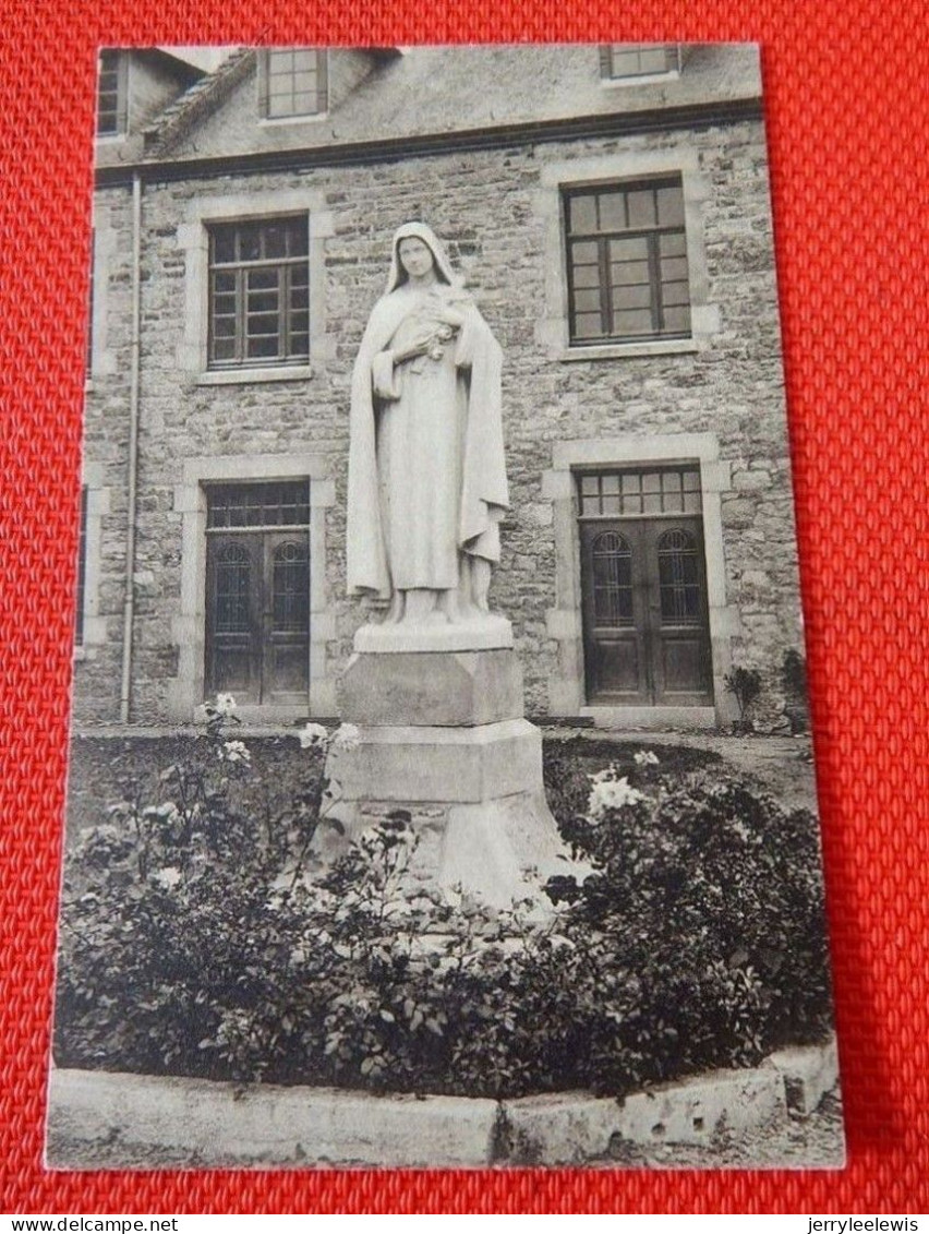 AVE  -  WELLIN -  Petit Séminaire Ste Thérèse De L'Enfant Jésus - Statue De La Cour D'Honneur - Wellin