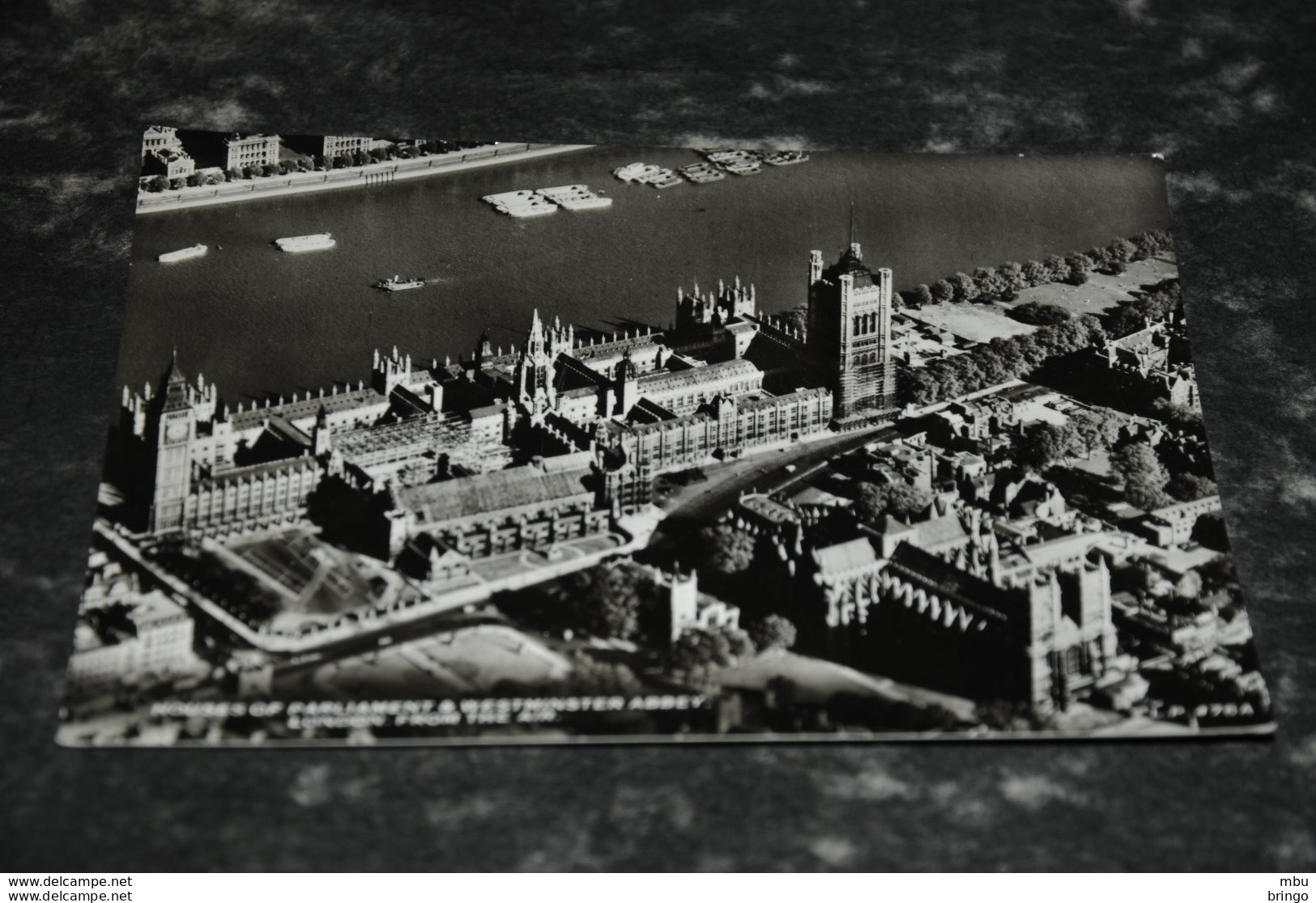 A8167       LONDON, HOUSES OF PARLIAMENT & WESTMINSTER ABBEY - Trafalgar Square