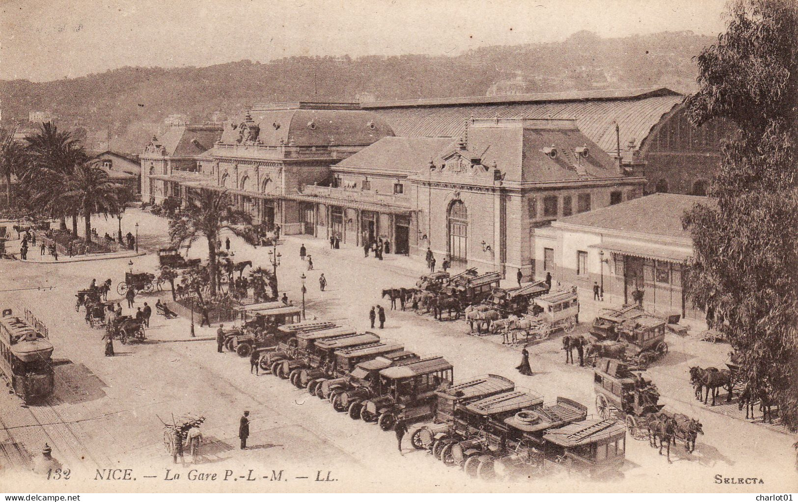 NICE La Gare P.L.M.avec Tramway Voitures  Taxis  Et Diligences - Transport (rail) - Station