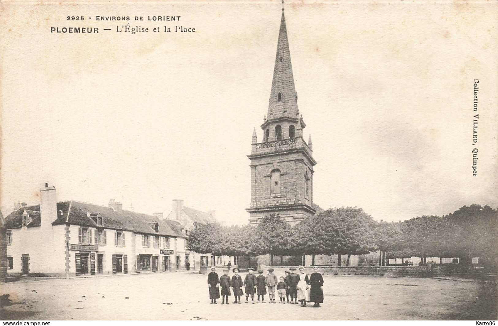 Ploemeur * La Place De L'église Du Village * Villageois - Plömeur