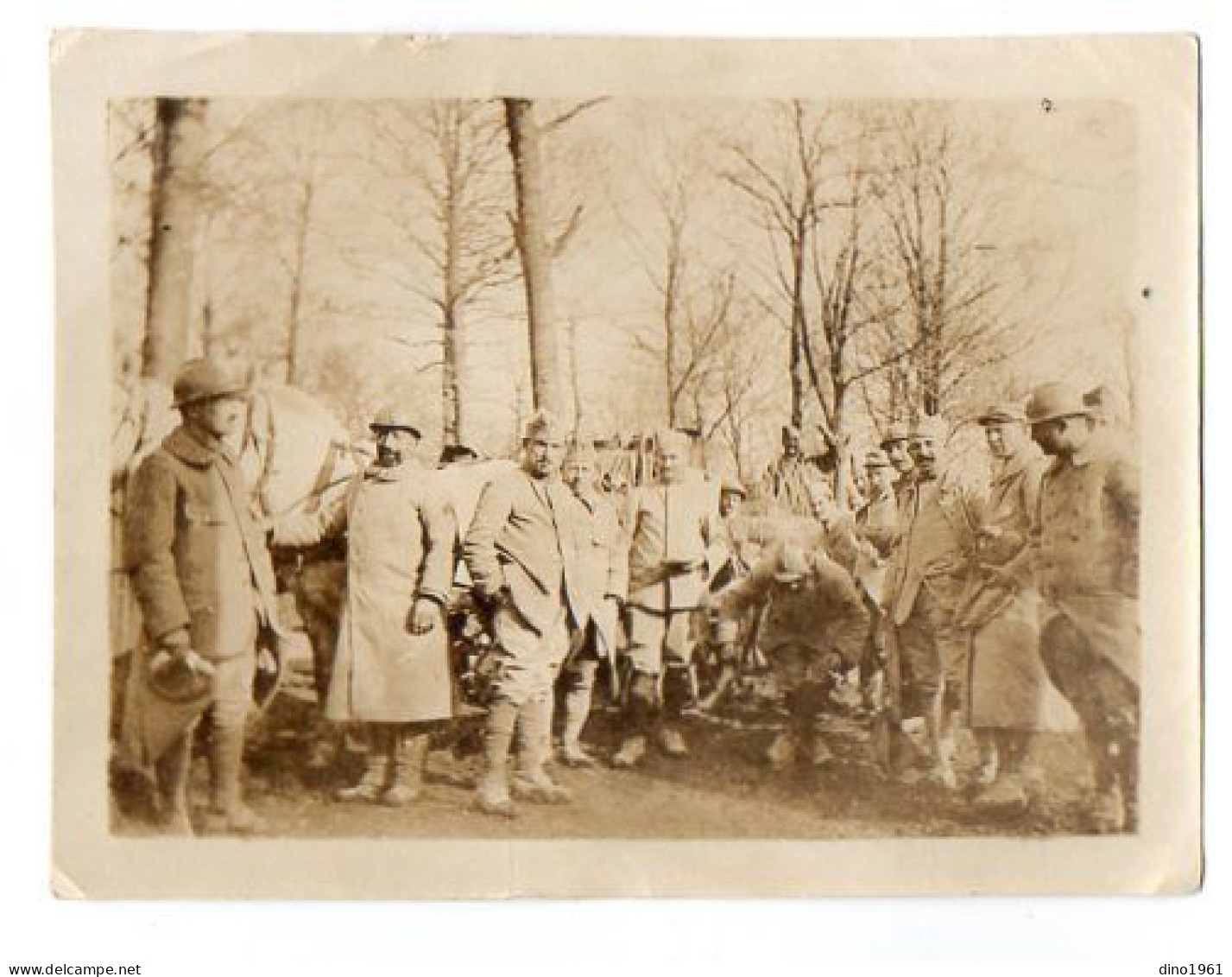 PHOTO 561 - MILITARIA - Photo Originale 12 X 9 - Un Groupe De Soldats Au Camp D'Augereau Bois La Ville Près VERDUN - Guerre, Militaire