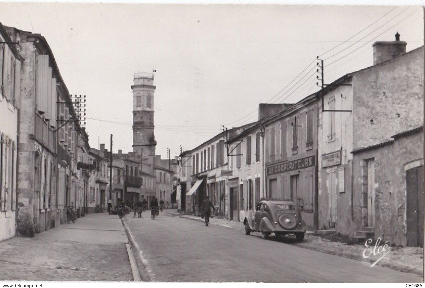 Saint-Pierre-d'Oléron (17) Carte Photo Commerces Rue Principale Et L'église . Automobile Traction - Saint-Pierre-d'Oleron