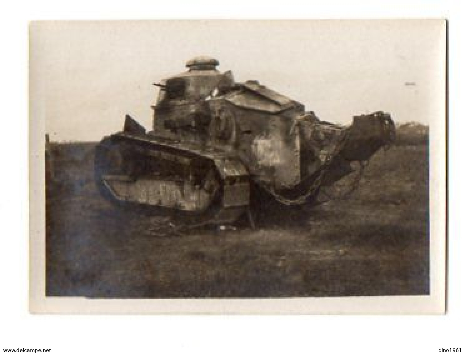 PHOTO 563 - MILITARIA - 1918 - Photo Originale 9 X 6 - RCC - Un Petit Tank Français En Marche .... - Oorlog, Militair