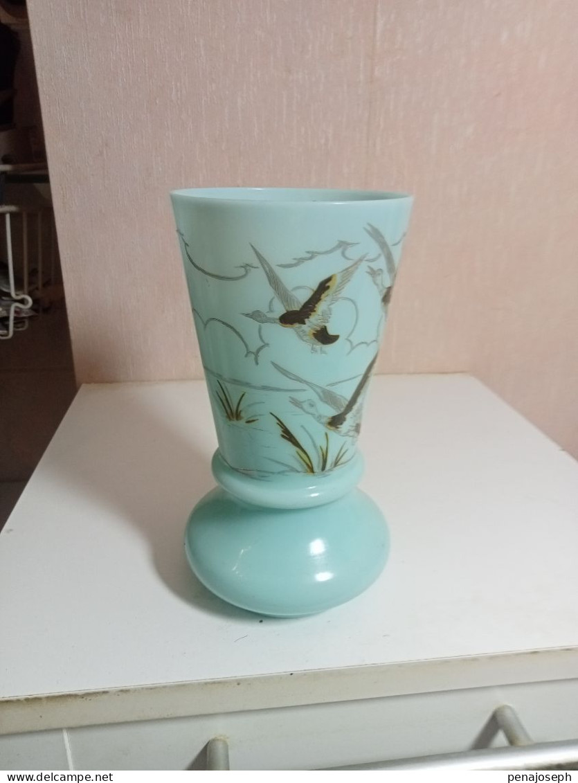 Vase Ancien Opaline Hauteur 18 Cm Diamètre 9 Cm - Vases