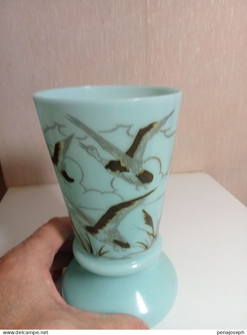 Vase Ancien Opaline Hauteur 18 Cm Diamètre 9 Cm - Vases