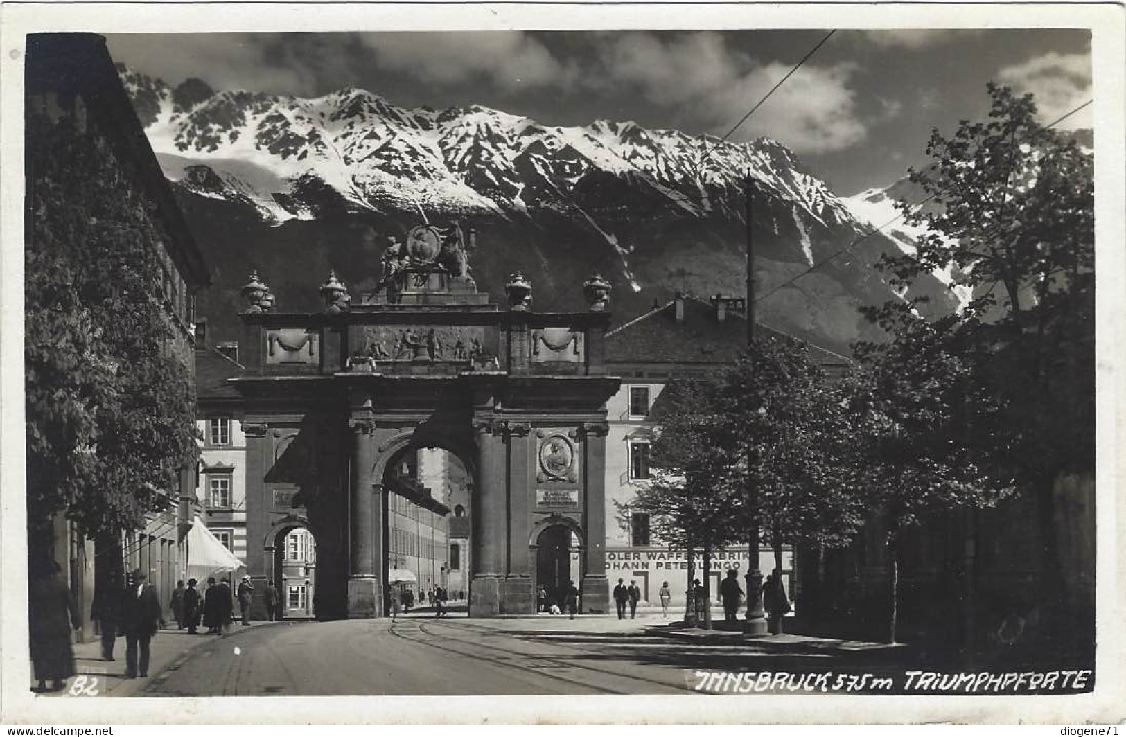 Innsbruck Triumphpforte Belebt - Innsbruck