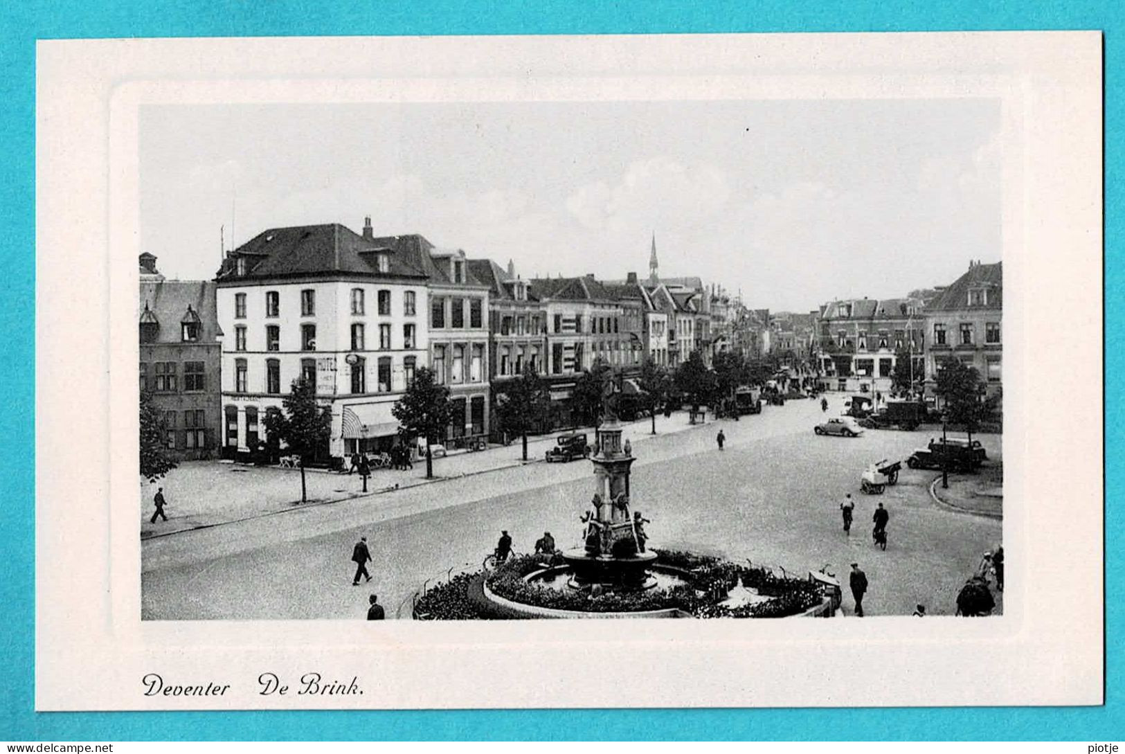 * Deventer (Overijssel - Nederland) * (Uitg Mij Rembrandt Utrecht, Nr 42) De Brink, Fontaine, Hotel, Animée, Oldtimer - Deventer