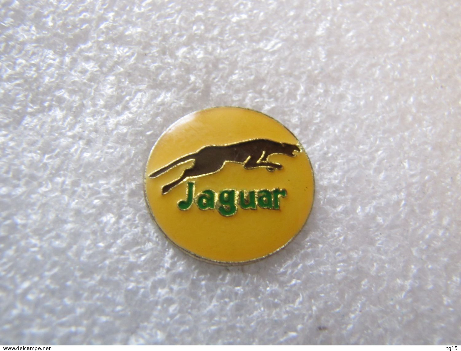 PIN'S    LOGO  JAGUAR  Ø 20 Mm - Jaguar