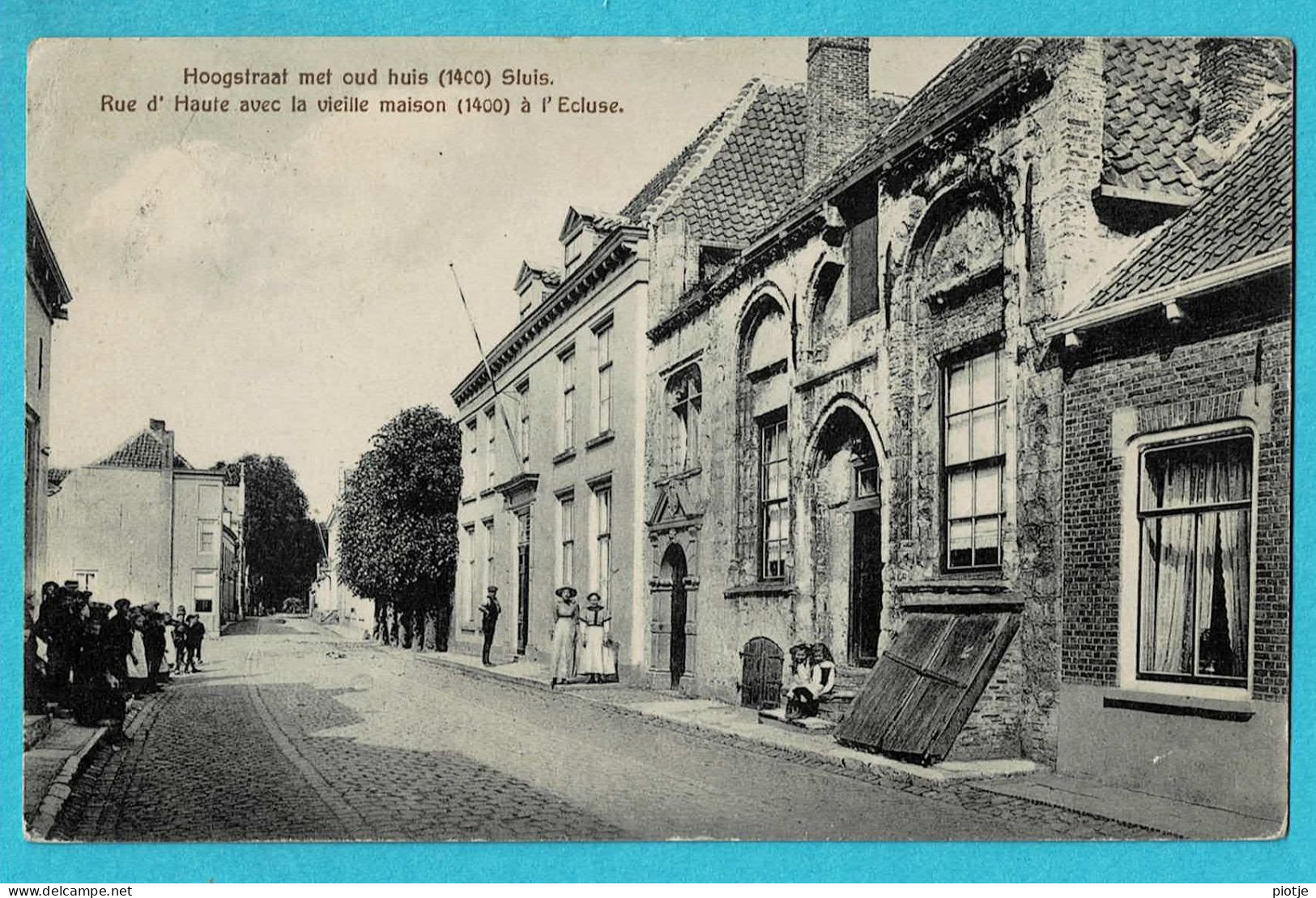 * Sluis (Zeeland - Nederland) * (Uitgave J.J. Ossewarde, Nr 835/5) Hoogstraat Met Oud Huis 1400, Vieille Maison, Animée - Sluis