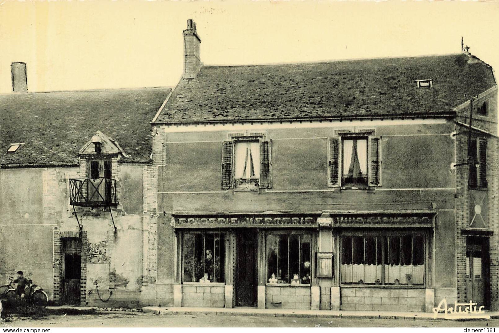 Villebougis La Boulangerie Epicerie Mercerie A Leveau - Villebougis