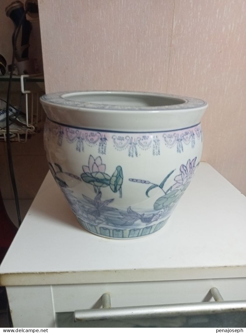 Vase Boule Ancien En Porcelaine Asiatique Diamètre 21 Cm - Vazen